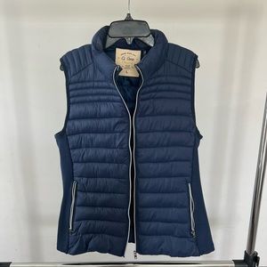 Womens Puffer Vest. Navy Blue. Worn once.